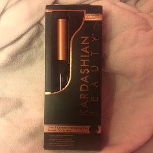 Kardashian Beauty 3 in 1 wand.